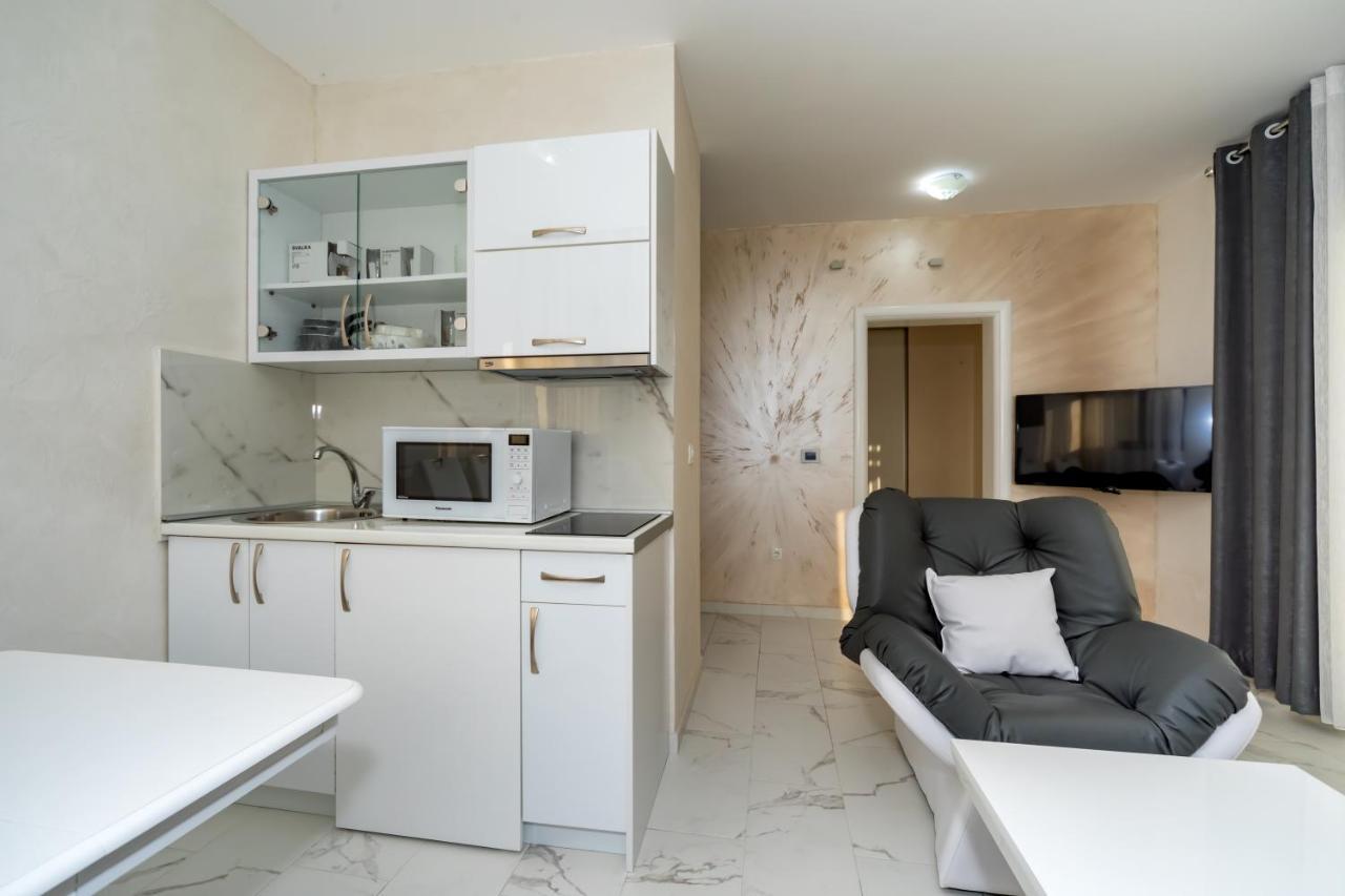 Kaom Lux Apartment Dobra Voda Bagian luar foto