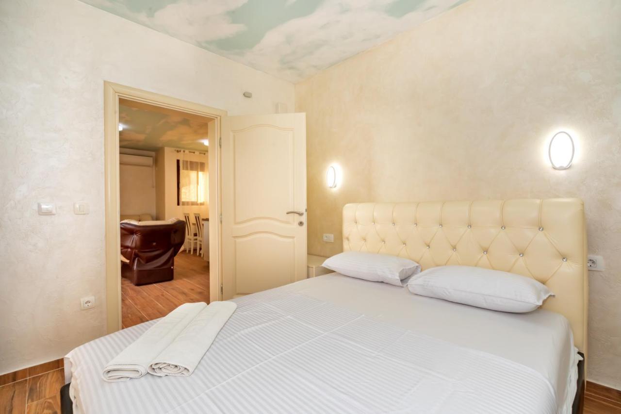 Kaom Lux Apartment Dobra Voda Bagian luar foto