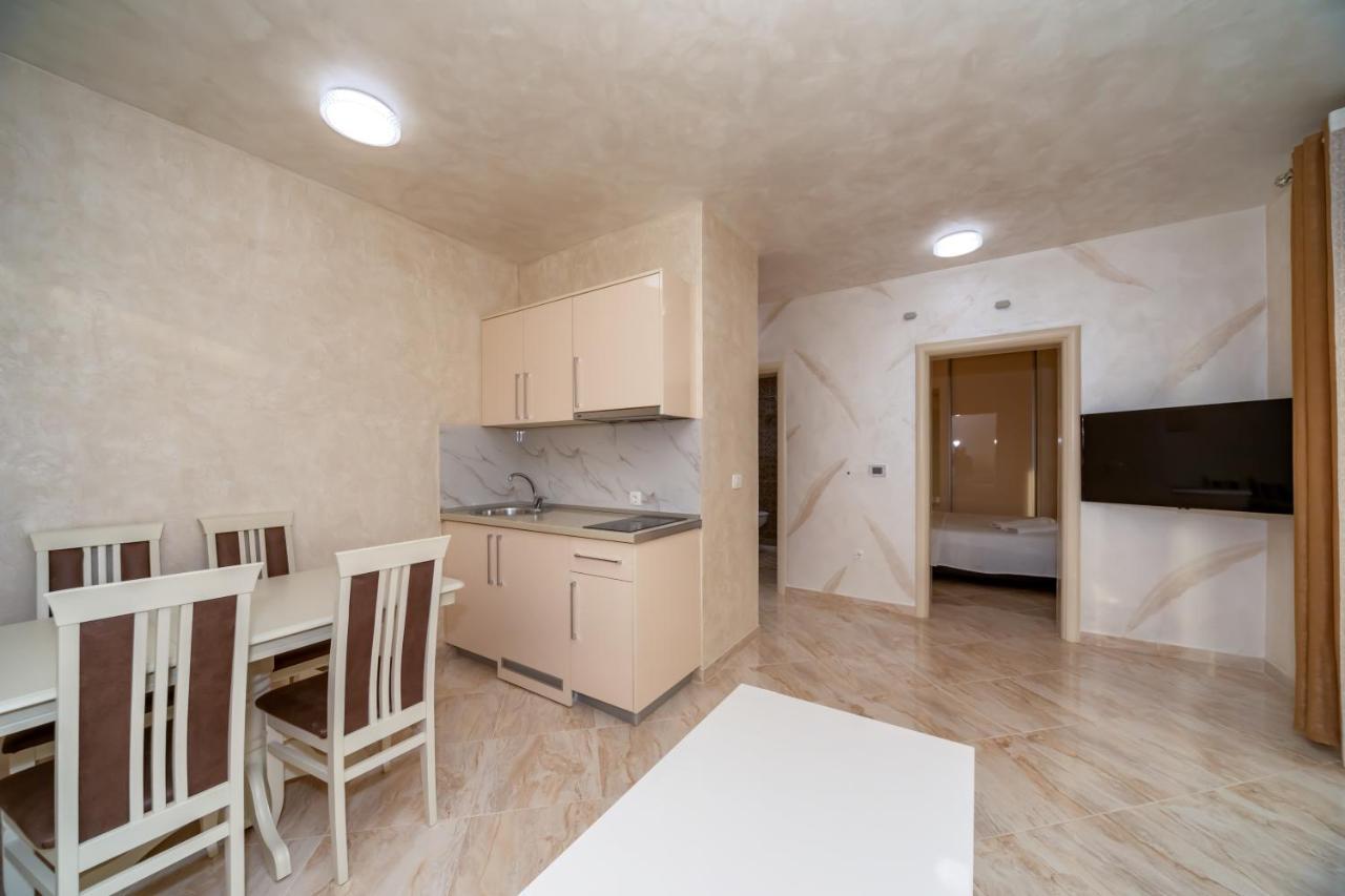 Kaom Lux Apartment Dobra Voda Bagian luar foto
