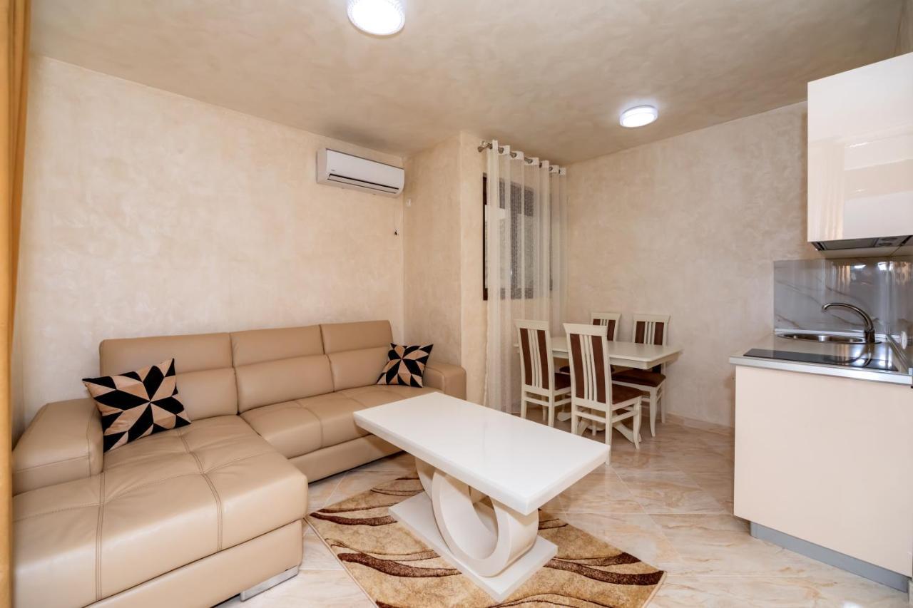 Kaom Lux Apartment Dobra Voda Bagian luar foto