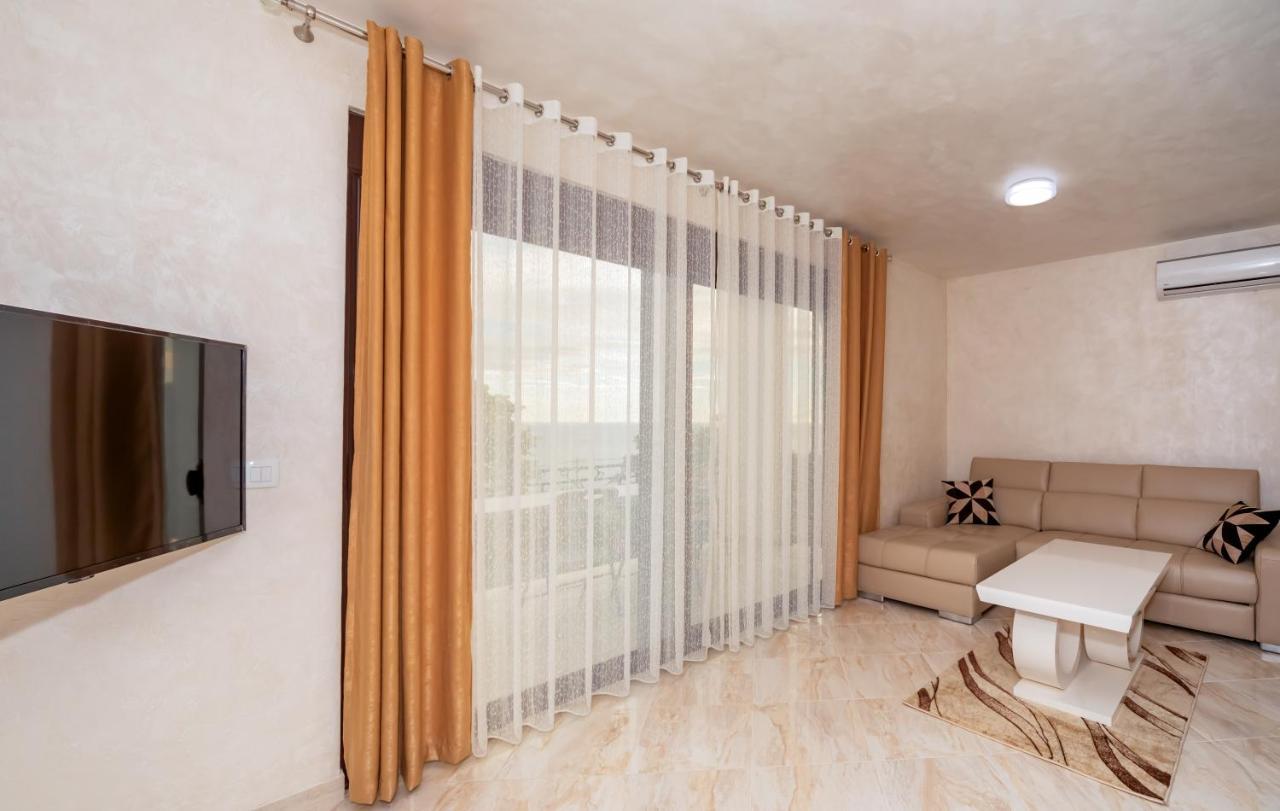 Kaom Lux Apartment Dobra Voda Bagian luar foto