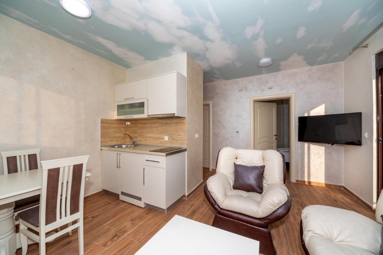 Kaom Lux Apartment Dobra Voda Bagian luar foto