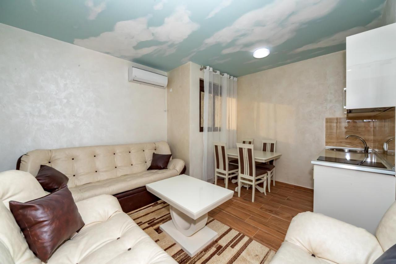 Kaom Lux Apartment Dobra Voda Bagian luar foto
