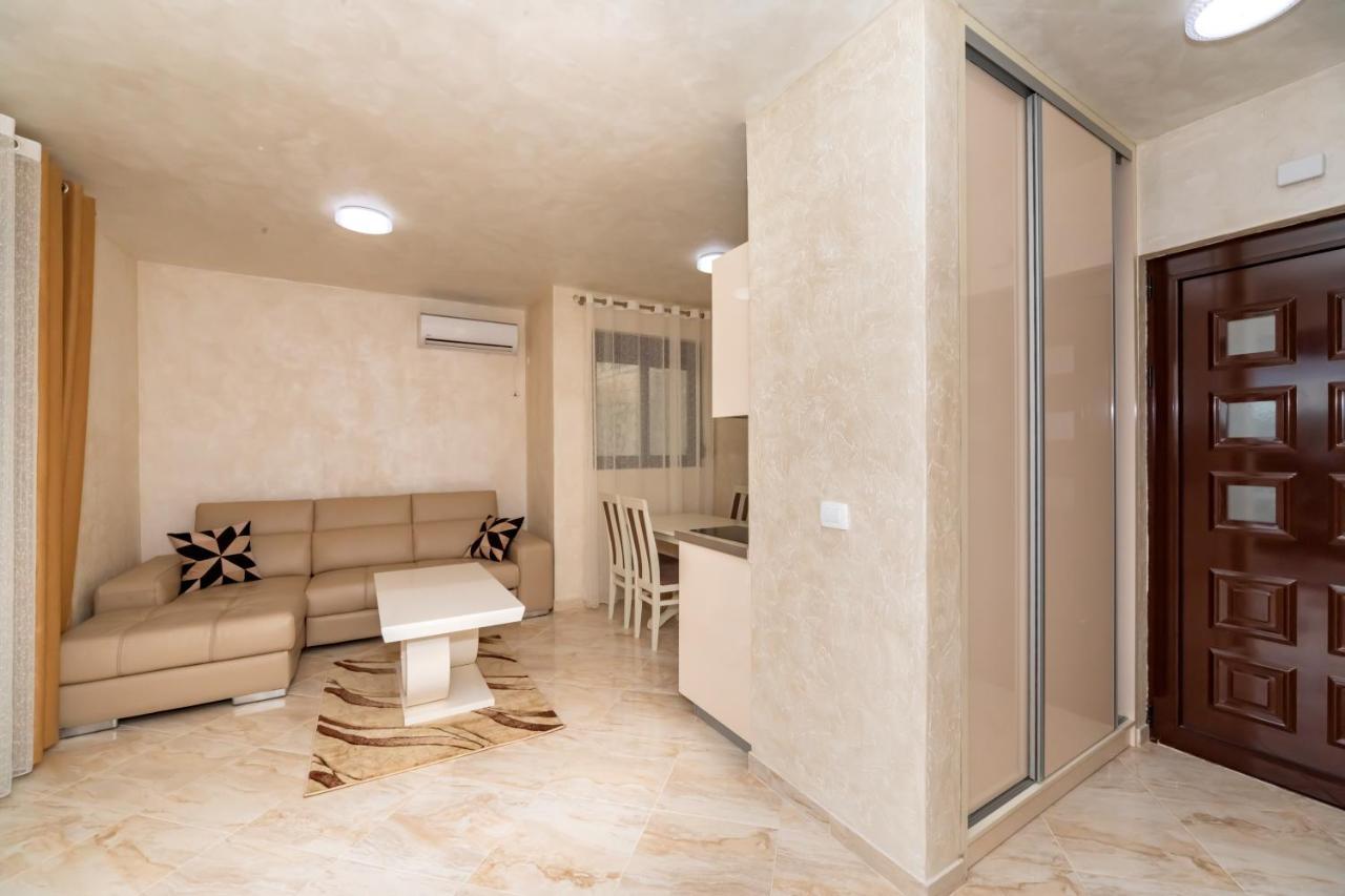 Kaom Lux Apartment Dobra Voda Bagian luar foto