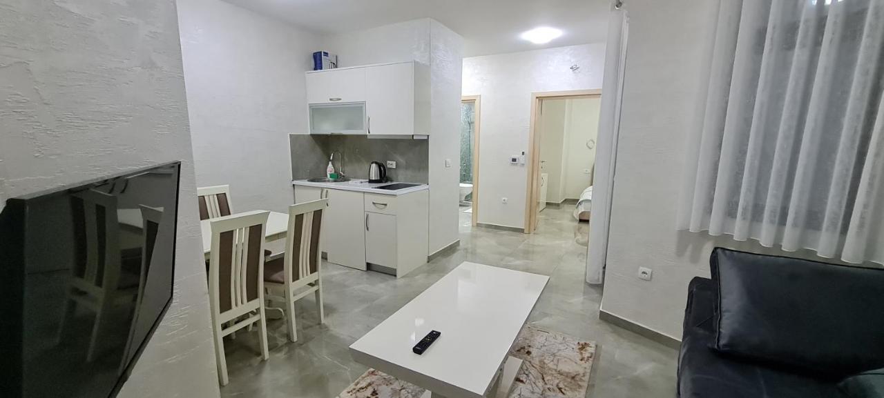 Kaom Lux Apartment Dobra Voda Bagian luar foto
