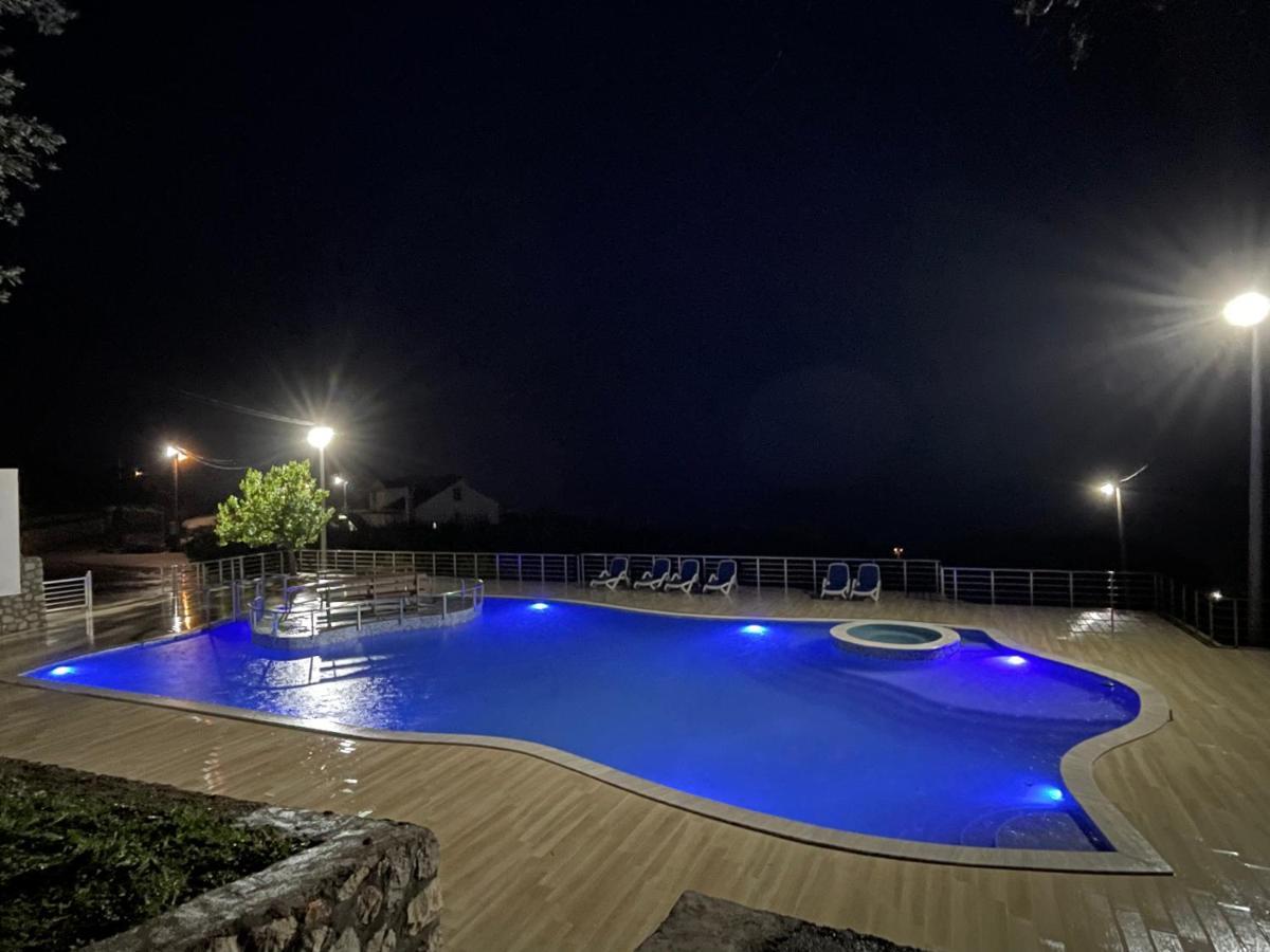 Kaom Lux Apartment Dobra Voda Bagian luar foto